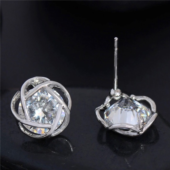 NEW!💎💙💎CZ💍CAGED DIAMOND LOOK CRYSTAL EARRINGS! - Picture 3 of 4
